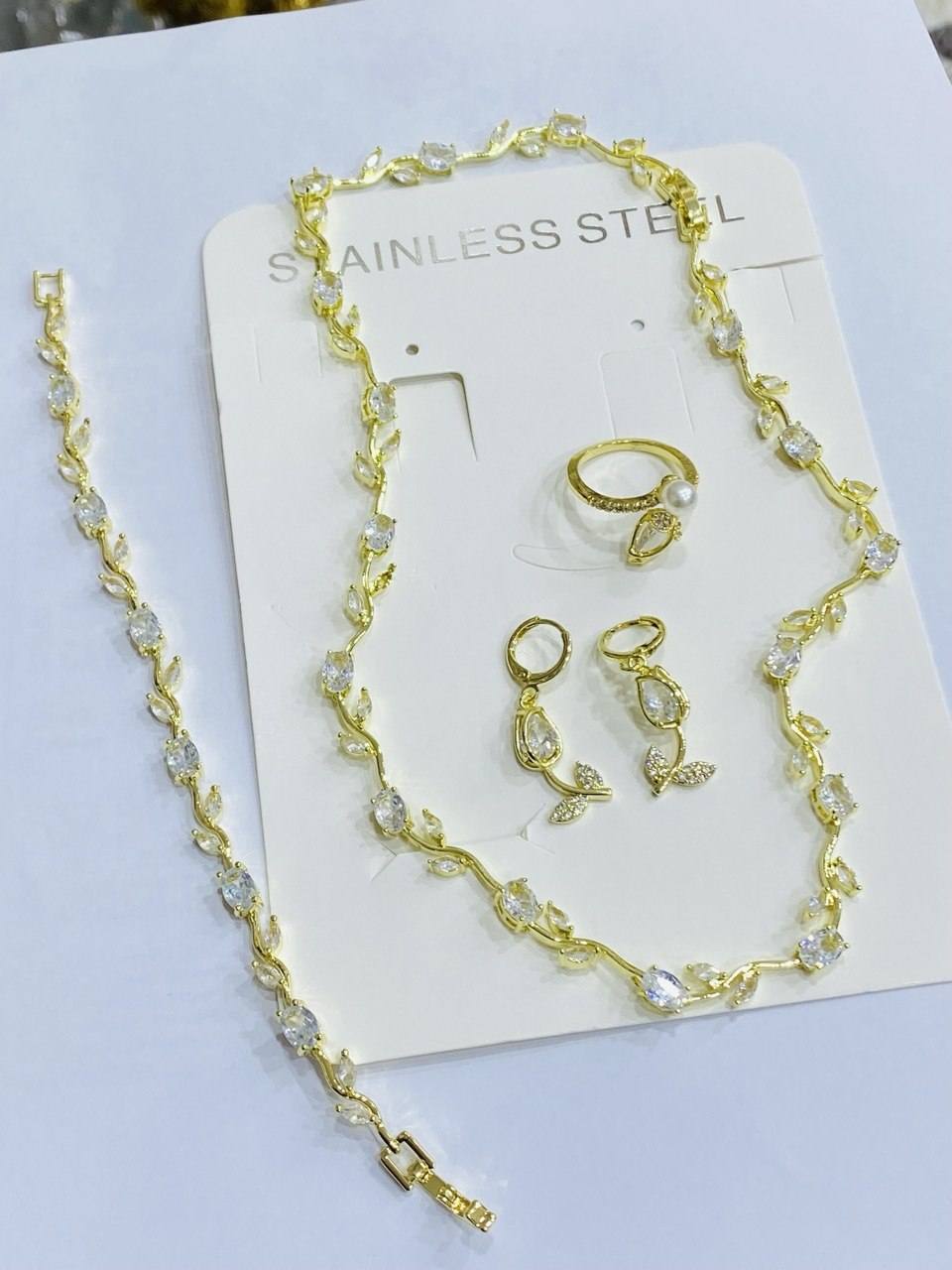 parure tulipe 4 pieces ™