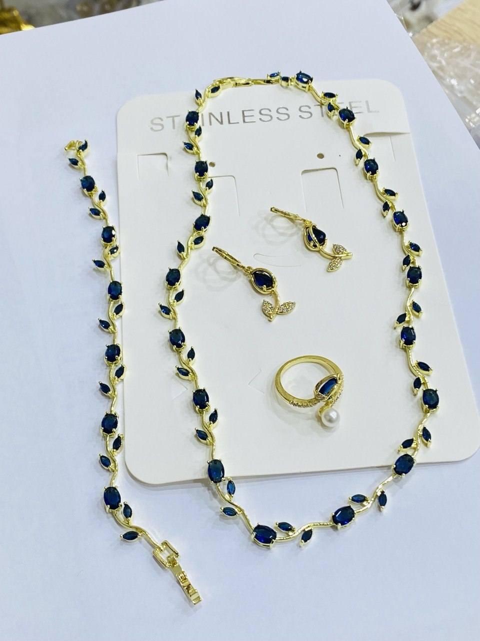 parure tulipe 4 pieces ™